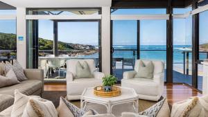 Sails on the Beachfront - Exclusive Seaside Home