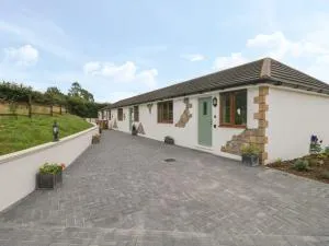 Bumble Bee Retreat - Membury