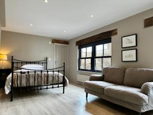 Salisbury Apartments - 2 bedrooms, 2 bathrooms