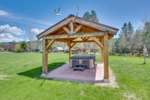 Garden Valley Cabin with Teepee, Deck and Mtn Views!