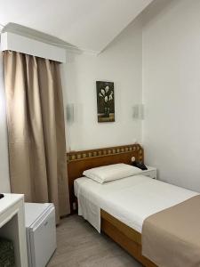 Single Room with Private Bathroom room in Real Caparica Hotel