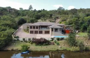 21 Wildfig- Live with Nature with Power Backup - Nyamazane