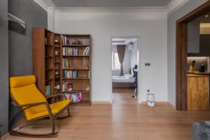 The Honeycomb Hideaway by Flat Mаnager