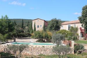 Maisons de vacances Gite La Grange de Cournon : Maison 3 Chambres