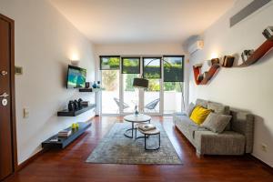 Serena calm pool house