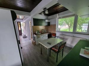 Casa Alba STr,Crizantemelor 17