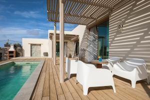 In Lajares Villa Take a swim in our 15m long pool