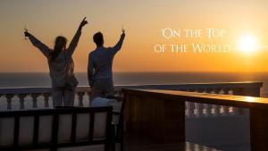 Luxurious 4 Bedroom Villa With Panoramic Sunset View & Shaded Outdoor Jacuzzi room in Oia Mansion