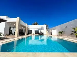 Magnifique Villa moderne piscine SANS VIS À VIS DJERBA Midoun - 塔格梅斯