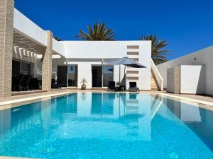 Magnifique Villa moderne piscine SANS VIS À VIS DJERBA Midoun