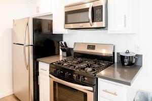 Modern One Bedroom in Koreatown Close to Downtown LA with Private Parking