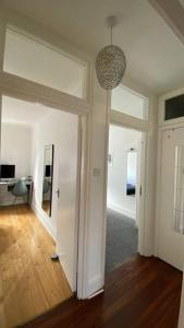 2 Bedroom Flat in Camberwell Green - Central Location with excellent connections to tourist attractions and main London airports