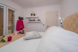 Uniquely designed Villa Ivana with outdoor Jacuzzi nearby the pebble Banje beach at the Island of Solta