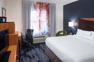 King Room room in Fairfield Inn Suites by Marriott Orlando At SeaWorld