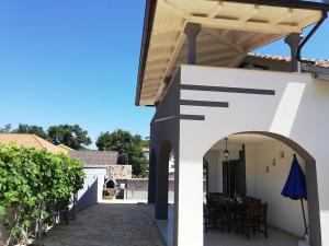 Apartments with a parking space Pavicini, Marcana - 21315