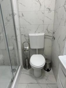 Seaside apartments with a swimming pool Okrug Donji, Ciovo - 5244