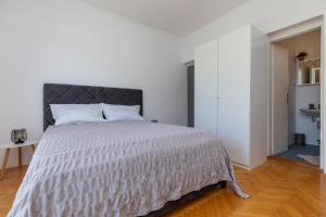 Apartments by the sea Lokva Rogoznica, Omis - 18638