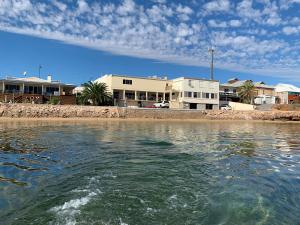 Beachside & Jetty View Apartment 1 - Admirals Apartment