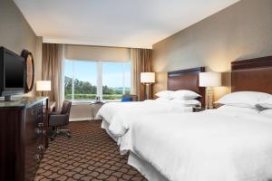 Queen Room with Two Queen Beds room in Sheraton Sonoma Wine Country Petaluma