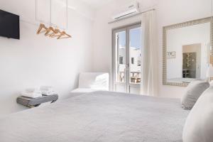 New Spacious Studio with Balcony in the heart of Naousa