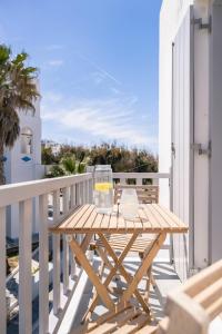 New Spacious Studio with Balcony in the heart of Naousa