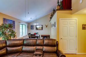 Bartlett Townhome with Balcony 1 Mi to Ski Resort!