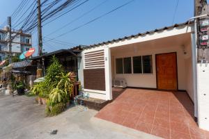 Studio townhouse near Airport and old town Chiang Mai
