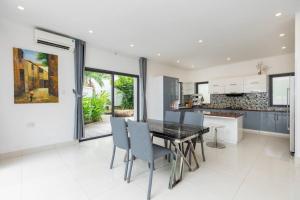 Villa In Great Location - 50M To Beach - Sea View