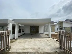 Alea Homestay Taman Tasik Utama MiTC - Kampong Gangsa