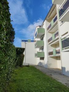 Appartements Royan Condo 2bedrooms WiFi Parking : Appartement avec Balcon