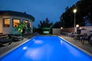 Maia Luxury Pool Villa - Afantou