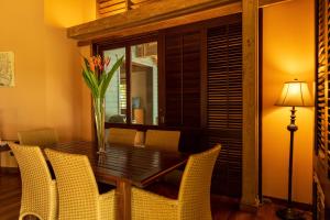 Tropical Breeze in Palmetto Bay