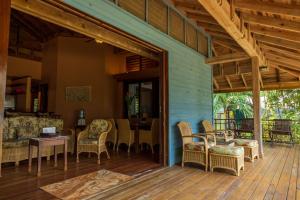 Tropical Breeze in Palmetto Bay