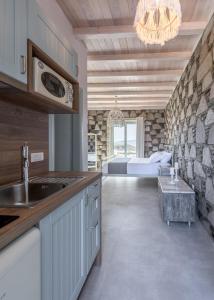 Hilltop Suites Milos