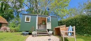 Shepherds Hut room in Halfway Bridge
