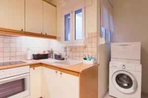 Tatis Parthenon apt 2bdr with balcony