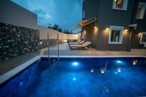 Thomas Villa Hersonissos - Private Pool - Sleeps 7