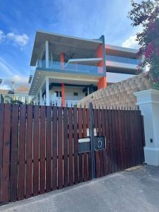 Amazing! 7 bedroom villa with rooftop pool & views