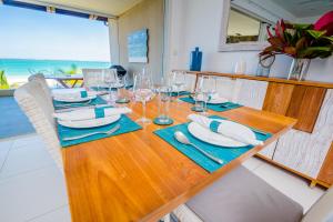 Summer Breeze - Beachfront - 3 Bedrooms Suite