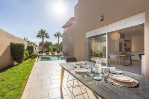 Villa Safiya, luxe et détente, jeux, cuisinière