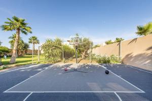 Villa Safiya, luxe et détente, jeux, cuisinière