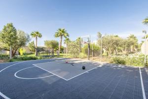 Villa Safiya, luxe et détente, jeux, cuisinière