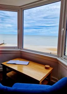 The Wave - 3 bed beach front home in Sheringham