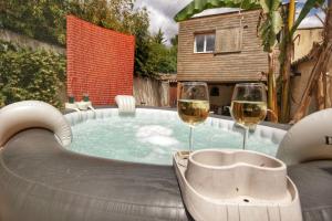 Maisons de vacances Le Jardin Suspendu Gite avec piscine et jacuzzi pour 13 personnes : photos des chambres