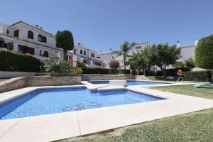4 Bedroom Townhouse 200 meters from the Beach!