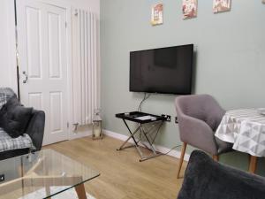 cosy annex close to leeds airport