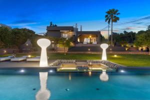 Chania lux villa with Heated pool