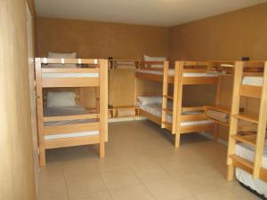 Auberges de jeunesse Le Baugyte - Gite de GROUPE - 14 lits simples : photos des chambres