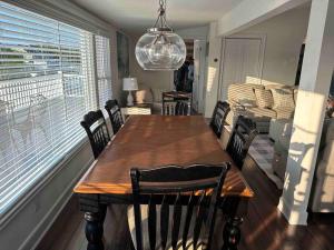 Beautiful Waterfront Ranch for 8