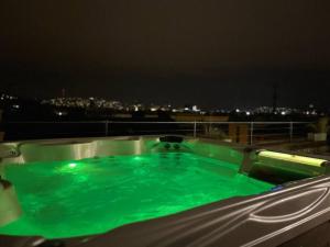 Stylish apartment with shared rooftop terrace jacuzzi MK2